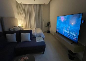 استديو بسرير ماستر وجلسة جانبية