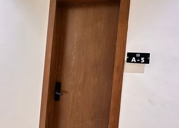 استديو بسرير ماستر وجلسة جانبية