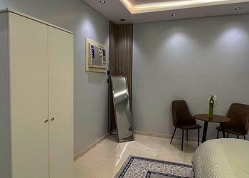 استديو بسرير ماستر وجلسة جانبية