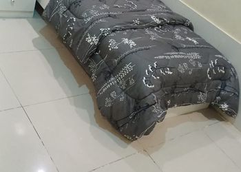 شقة بصالة وغرفتين نوم 