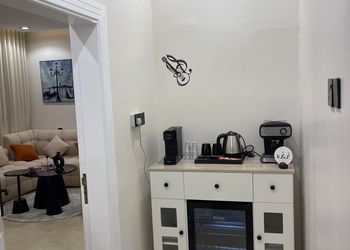 استديو بسرير ماستر وجلسة جانبية