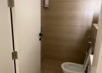 شقة بصالة انيقة ودخول ذاتي 