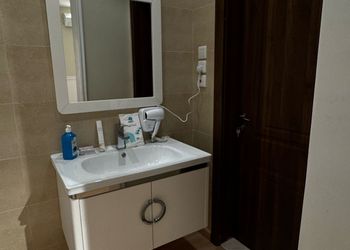 استديو بسرير ماستر وجلسة جانبية
