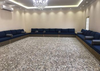 استراحة بمسطح اخضر وجلسة خارجية