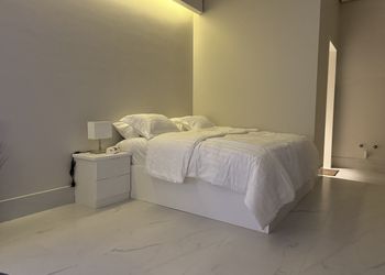 استديو بتصميم انيق ودخول ذاتي