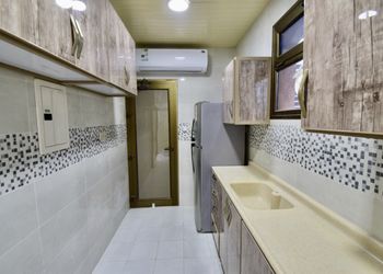 استراحة بمسطح اخضر وألعاب أطفال