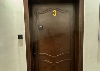استديو بجلسة وسرير ماستر