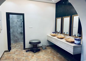 استراحة بمسطح اخضر والعاب اطفال