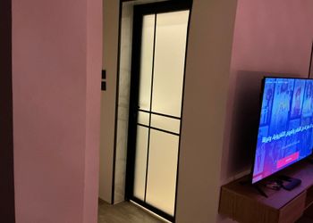 استديو هادئ بدخول ذاتي 