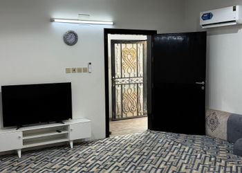 شقة بغرفة معيشة وغرفتين نوم 