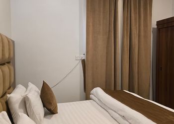 استديو بأثاث مريح وبسيط 