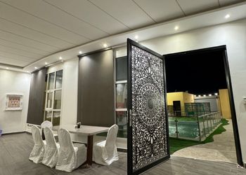 شاليه بمسطح اخضر وألعاب رمليه