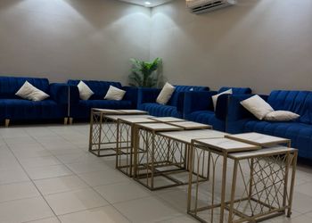 استراحة بجلسات خارجية ومسبح 