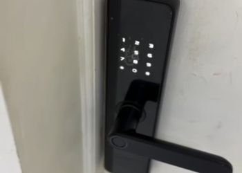 استديو بسرير ماستر وجلسة مريحة 