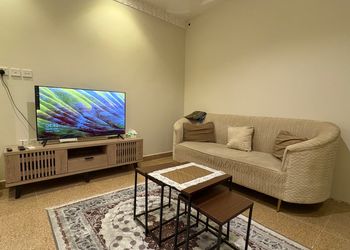 شقة بغرفتين نوم وصالة جلوس 