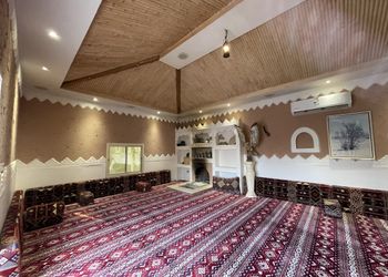 استراحة بجلسة خارجية ومسطح اخضر