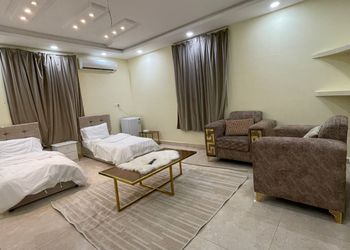 استديو بسريرين مفردة و أثاث مريح