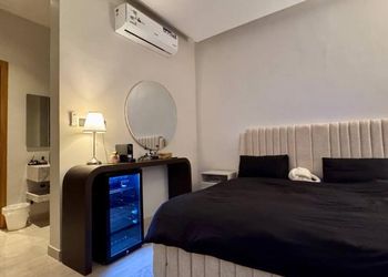 استديو بأثاث مريح وبسيط