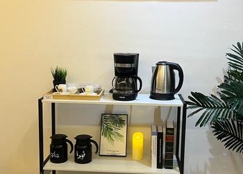 شقة بصالة أنيقة ودخول ذاتي