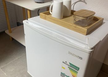 استديو بأثاث مريح وبسيط 