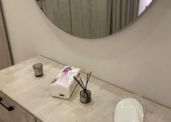 شقة بصالة انيقة وغرفة نوم