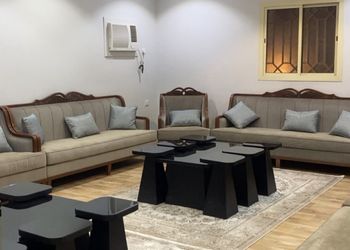 استراحة بصالة جلوس وجلسة خارجية 