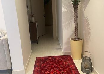 دور بصالة مريحة وثلاث غرف نوم 