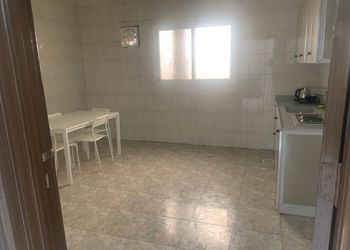 شقة بغرفة معيشة وغرفتين نوم 