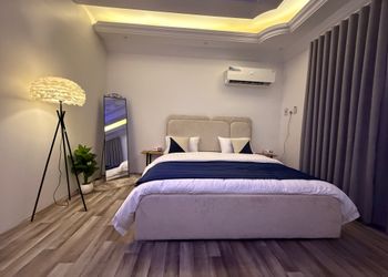 استديو بسرير ماستر وجلسة جانبية