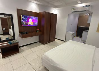 استديو بأثاث مريح وبسيط 