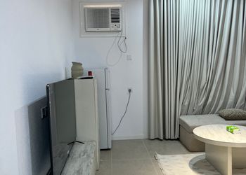 استديو بسرير ماستر وجلسة 