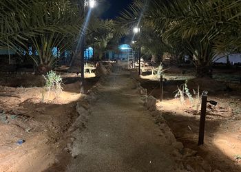 مزرعة بمسبح وموقع مميز