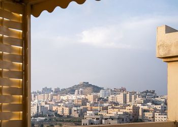 شقة بغرفتين نوم مع جلسة خارجية