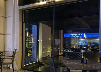 استديو بسرير ماستر وجلسة جانبية 