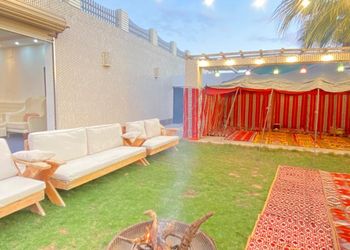استراحة بمجالس ومسطح اخضر