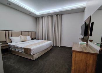 استديو بسرير ماستر وأثاث مريح 