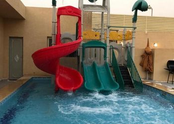 شاليه بملعب كرة طائرة ومسبح