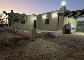 مزرعة بأجواء ريفية  وجلسة خارجية 