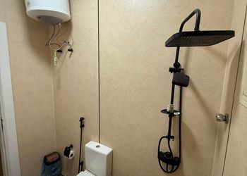 شقة بصالة أنيقة ودخول ذاتي