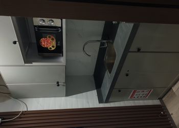 استديو بأثاث مريح وبسيط 