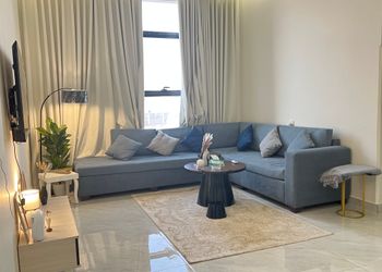 شقة بصالة مريحة ودخول ذاتي 