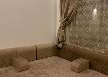 شاليه بجلسة مطله على المسبح 