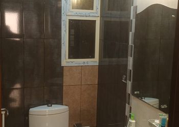شقة بصالة وغرفتين نوم 
