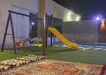 شاليه بجلسة خارجية وألعاب اطفال