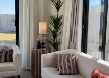 شاليه بمجلسين وألعاب اطفال 