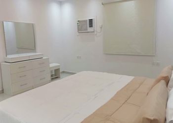 شقة بغرفة جلوس وغرفتين نوم 