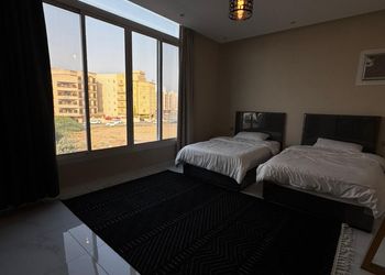 شقة بصالة جلوس ودخول ذاتي