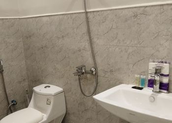 استديو بسرير ماستر و اثاث مريح 