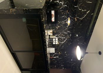 استديو بأثاث مريح وبسيط
