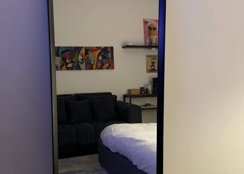 استديو بسرير ماستر وجلسة جانبية 